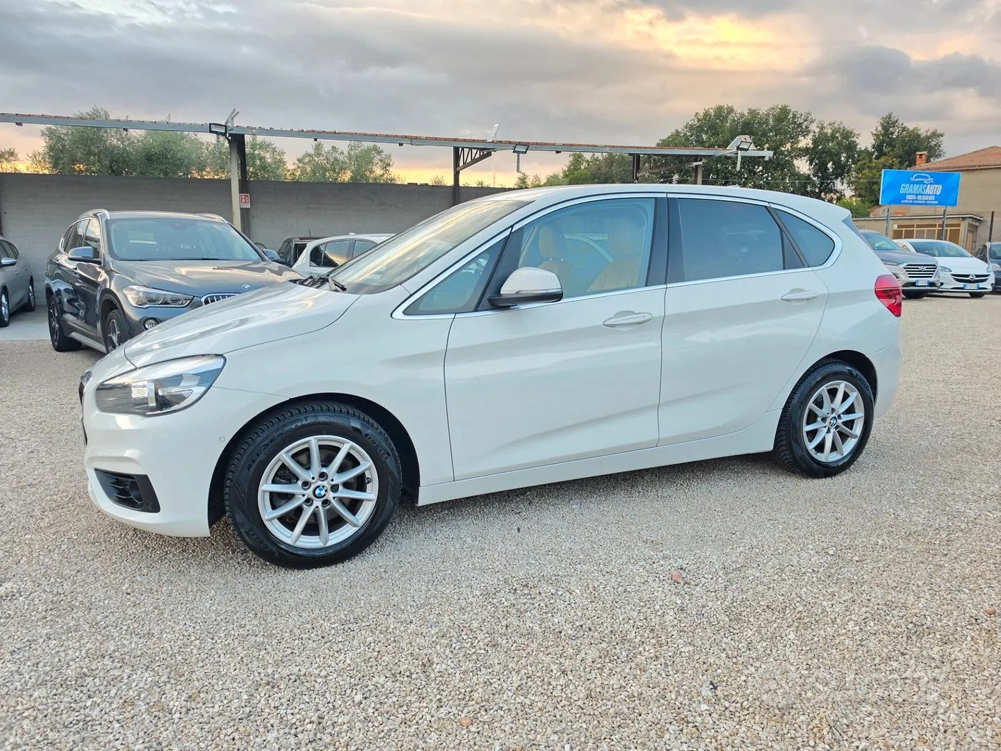 BMW 2 Series Active Tourer 2017 photo 2