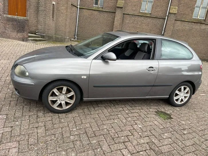Seat Ibiza 2005 photo 2