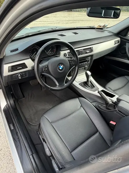 BMW 320D 2009 photo 4