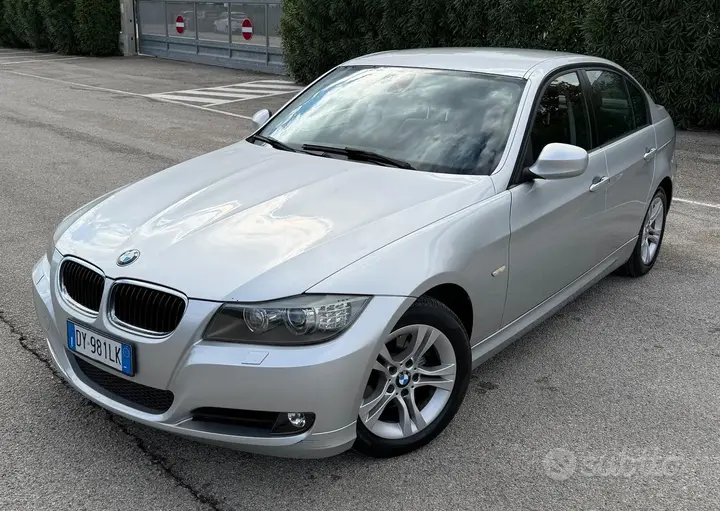 BMW 320D 2009 photo 2