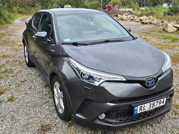 Toyota C-Hr 2019 photo 2