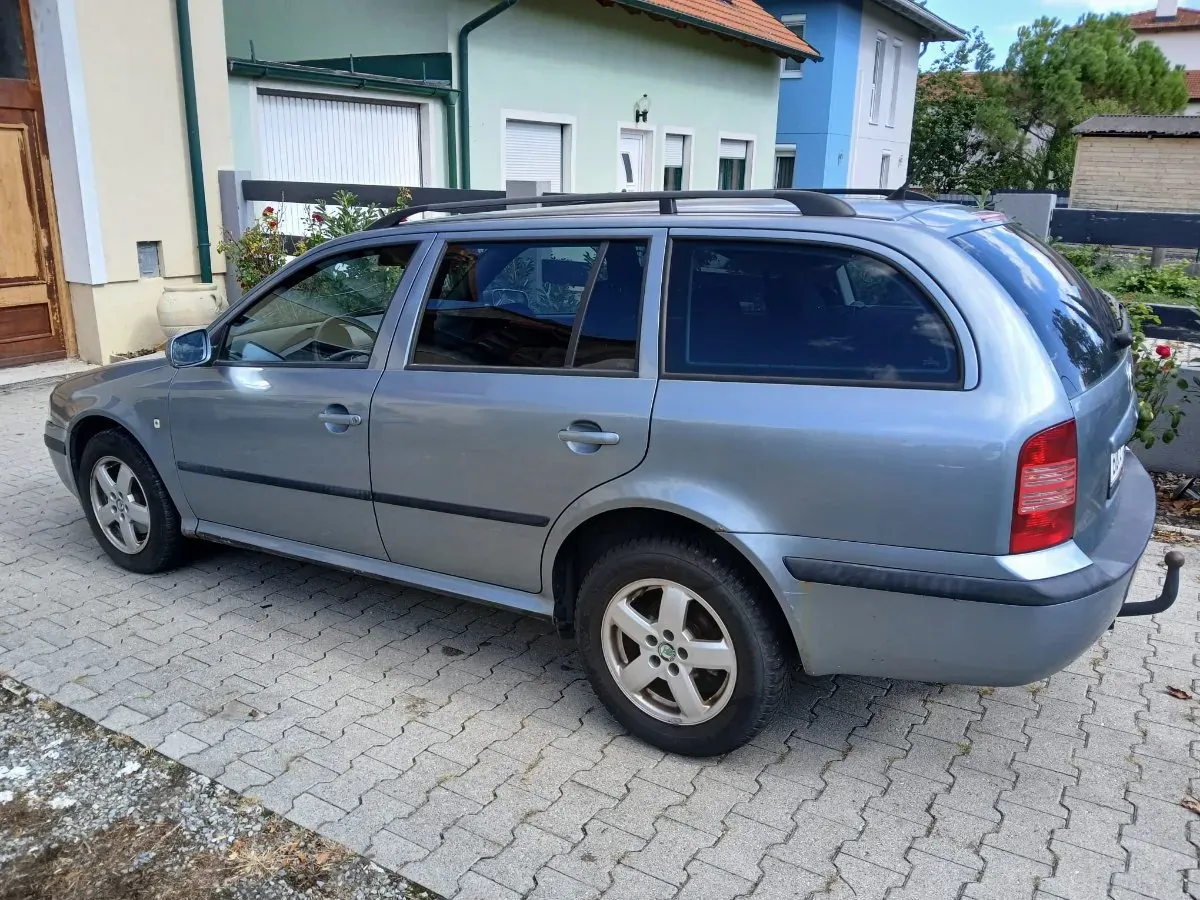 Skoda Octavia 2005 photo 2