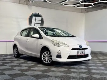 Toyota Aqua 2012 photo 2