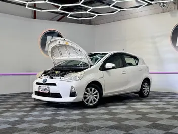 Toyota Aqua 2012 photo 4