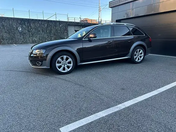 Audi A4 Allroad 2011 photo 2