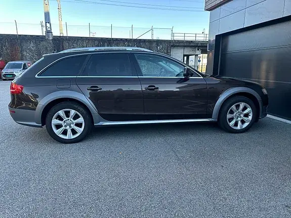 Audi A4 Allroad 2011 photo 4