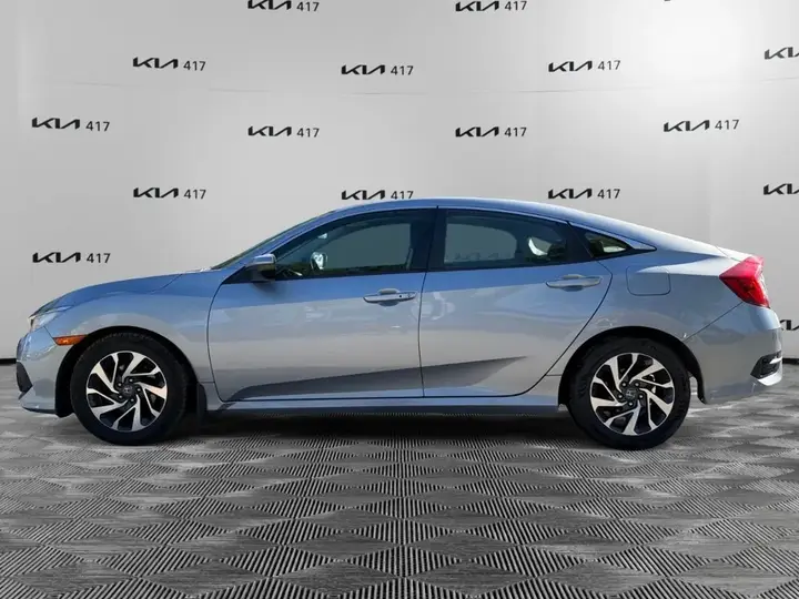 Honda Civic 2017 photo 2