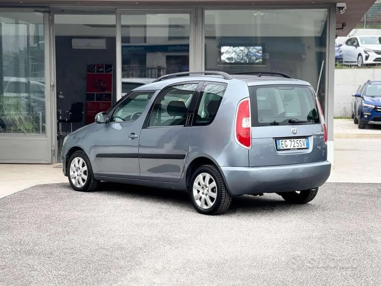 Skoda Roomster 2011 photo 4