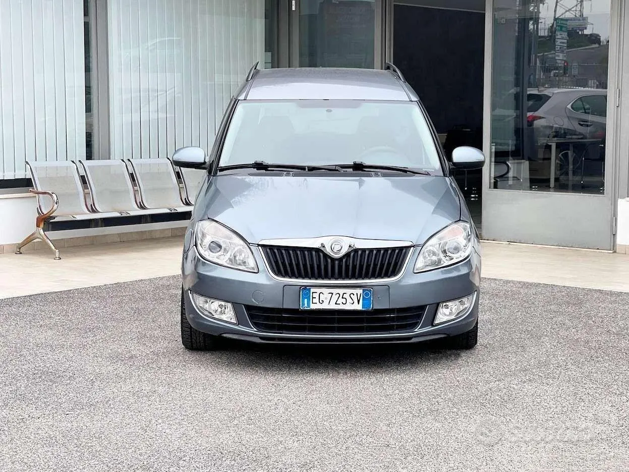 Skoda Roomster 2011 photo 2