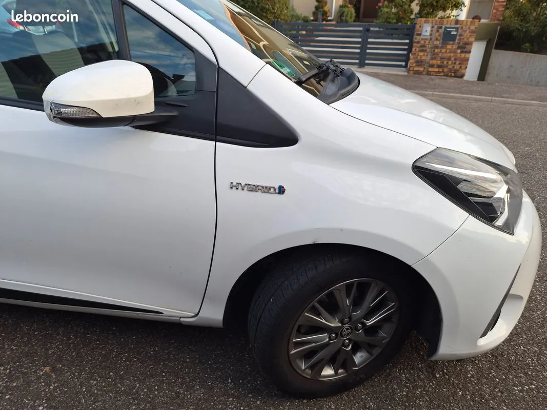 Toyota Yaris 2017 photo 2