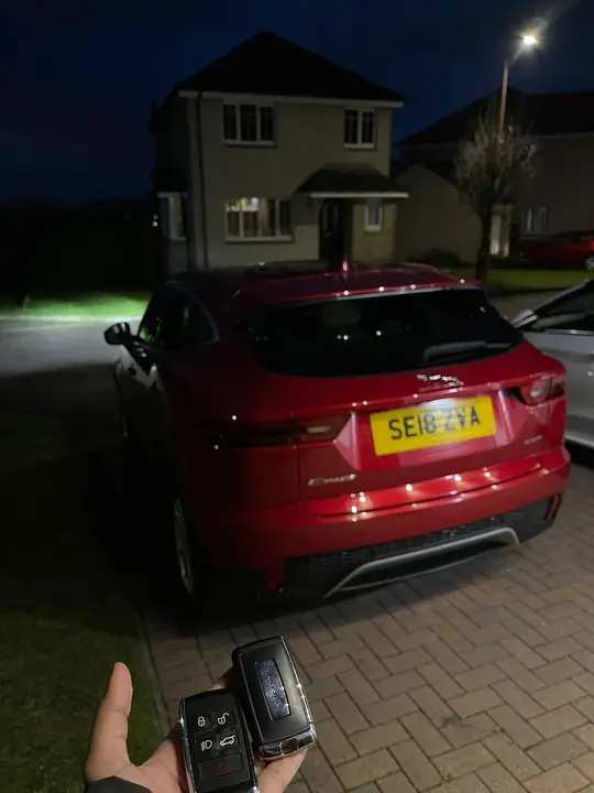 Jaguar E-Pace 2018 photo 2