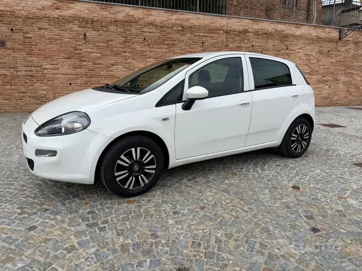 Fiat Punto 2015 photo 2