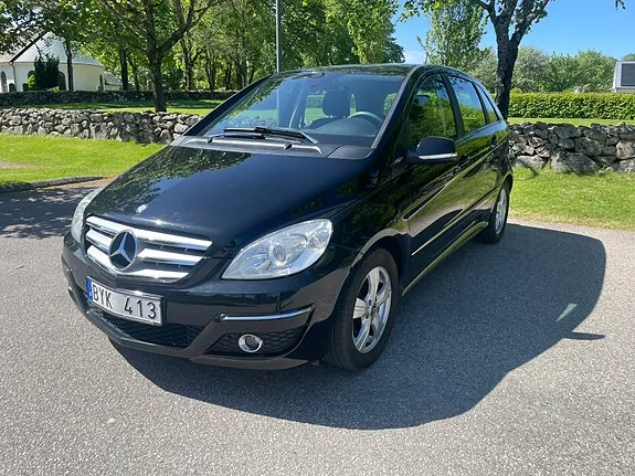 Mercedes-Benz B180