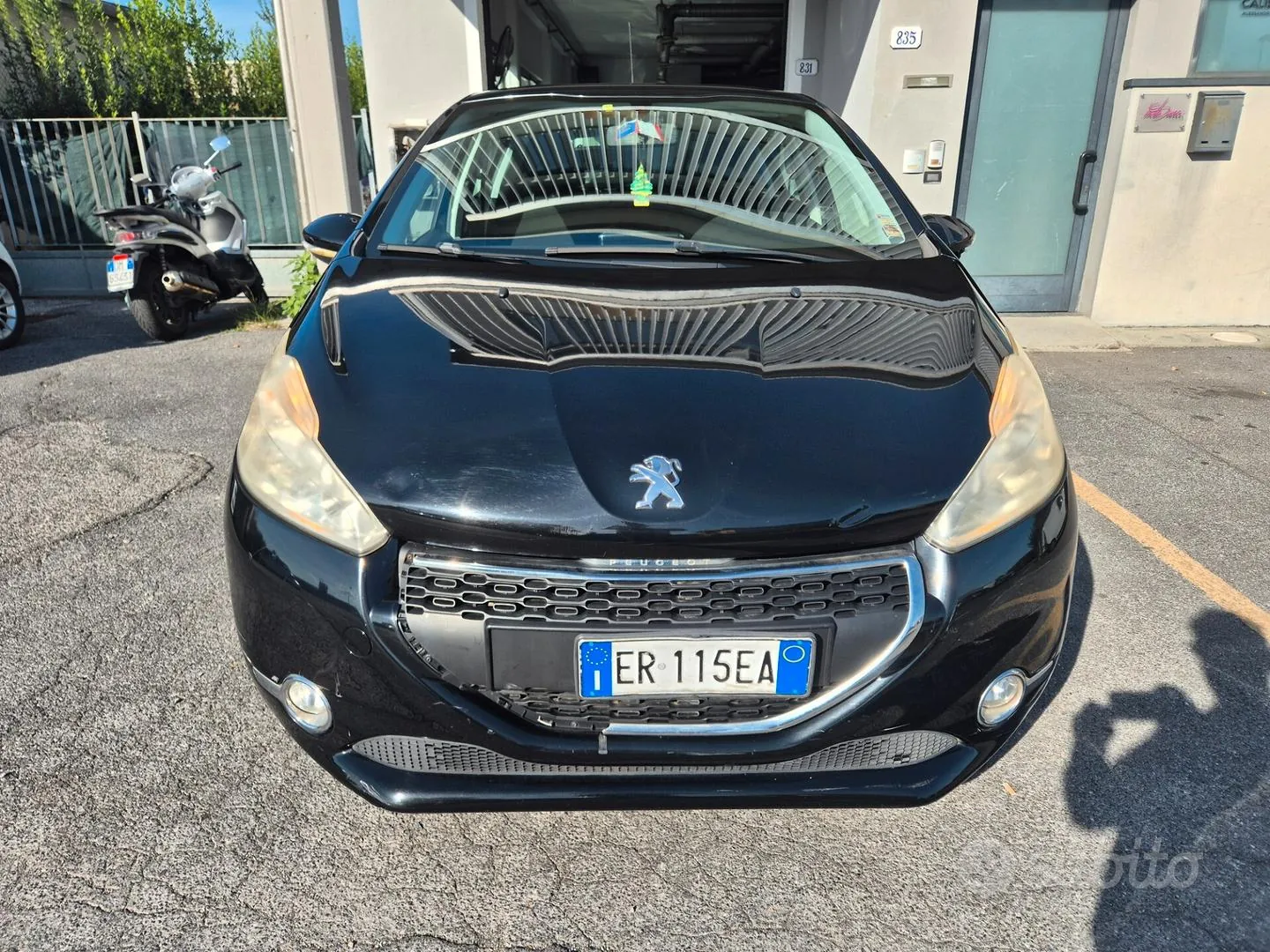 Peugeot 208 2013 photo 3