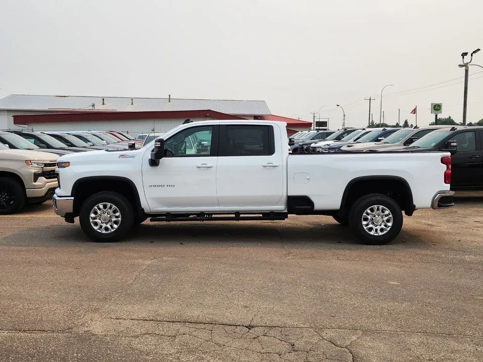 Chevrolet Silverado 3500Hd 2026 photo 3