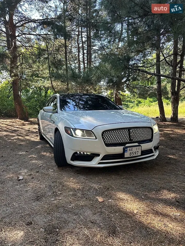 Lincoln Continental 2019 photo 2
