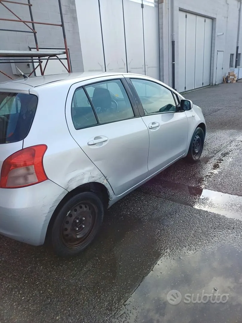 Toyota Yaris 2007 photo 4