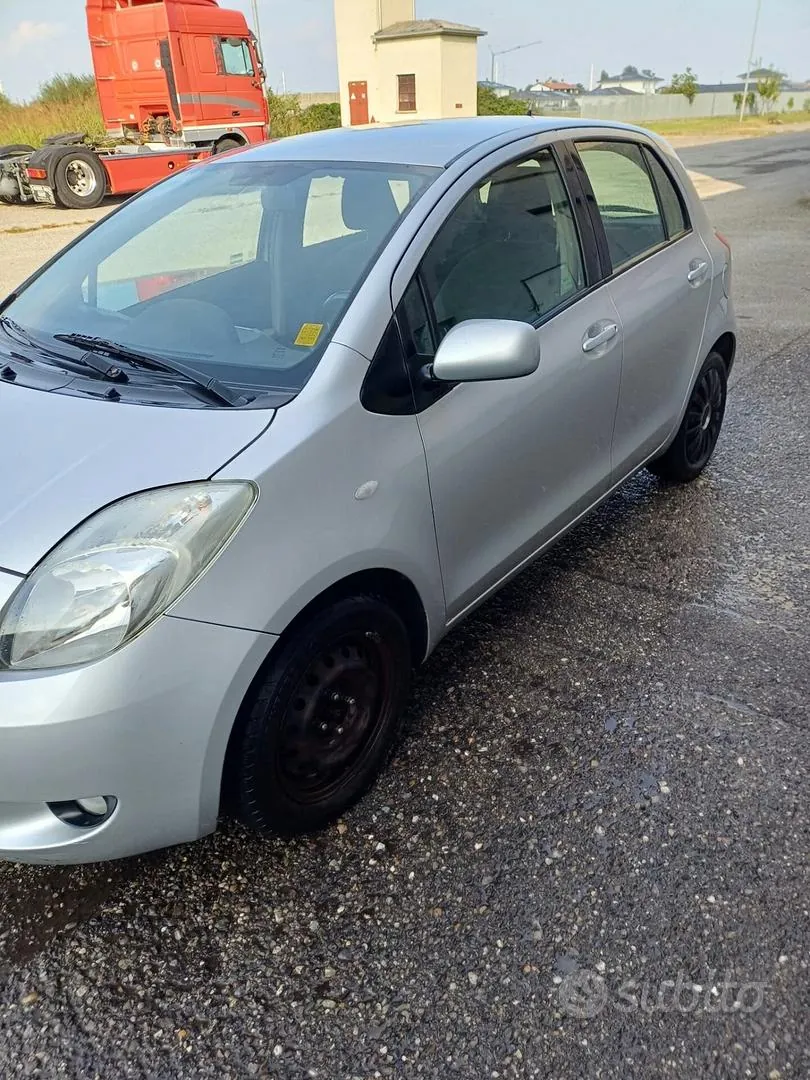 Toyota Yaris 2007 photo 2