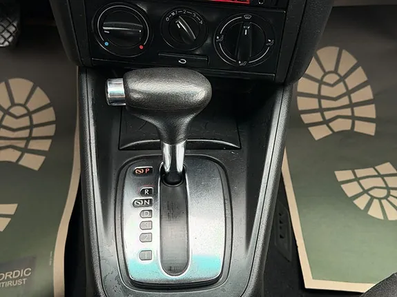 Volkswagen Golf 2002 photo 2