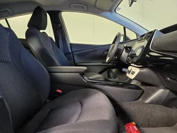 Toyota Prius 2017 photo 2
