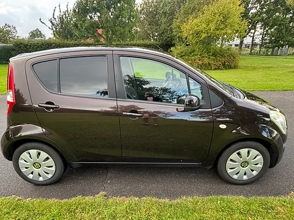 Suzuki Splash 2012 photo 2