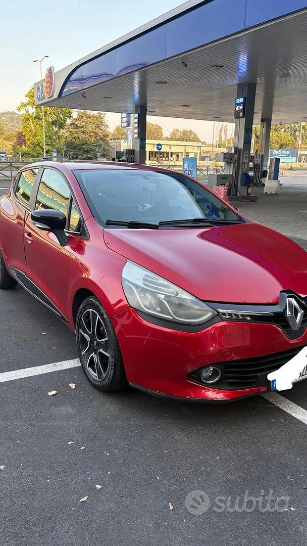 Renault Clio 2010 photo 2