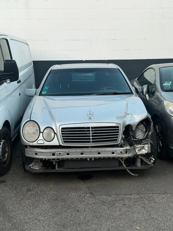 Mercedes-Benz W210
