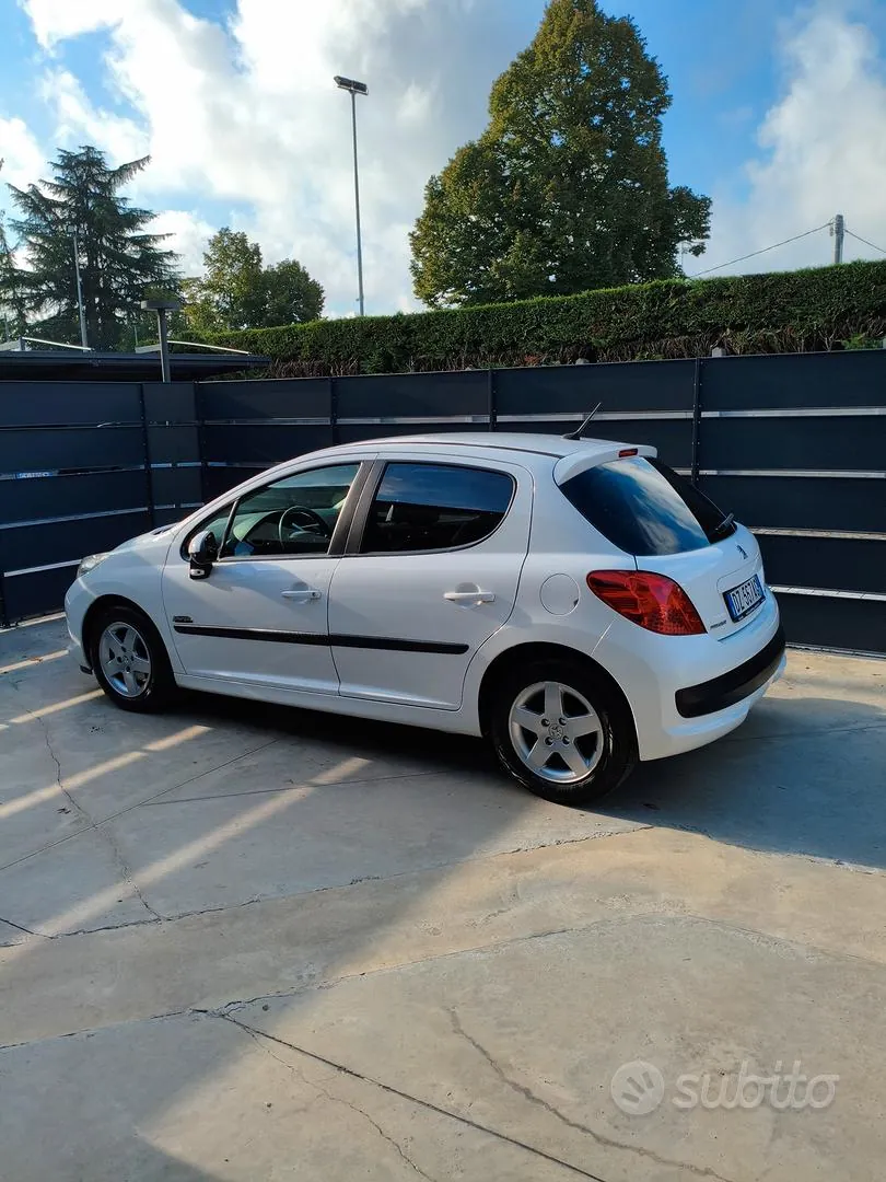 Peugeot 207 2009 photo 4
