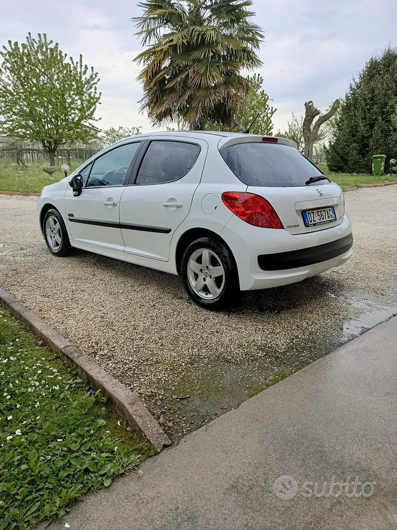 Peugeot 207 2009 photo 3