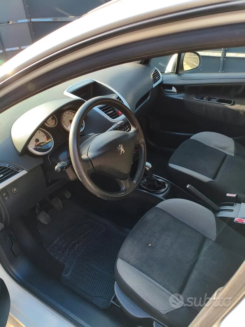 Peugeot 207 2009 photo 5