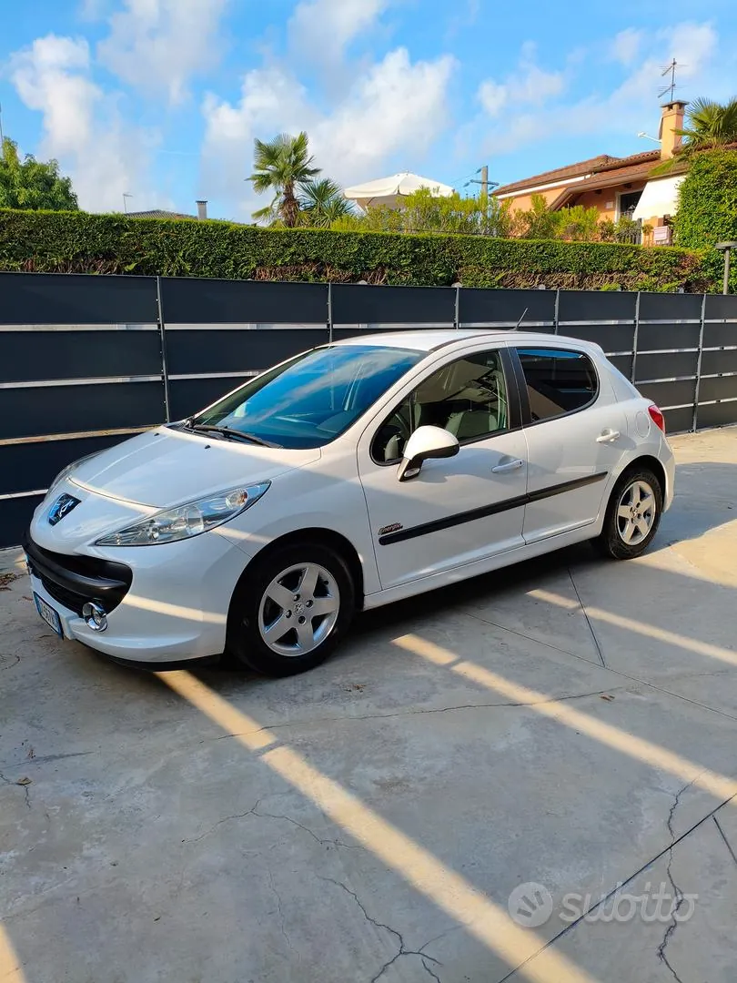 Peugeot 207 2009 photo 2