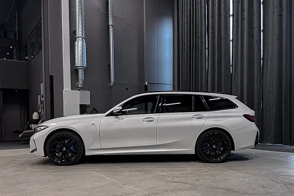 BMW 330E 2024 photo 3