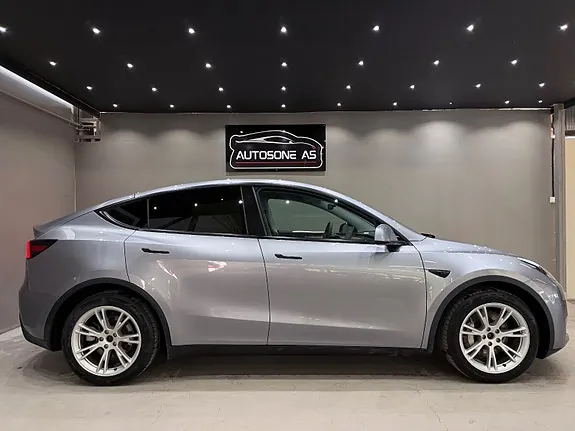 Tesla Model Y 2023 photo 5