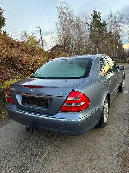Mercedes-Benz E 200 D 2004 photo 3