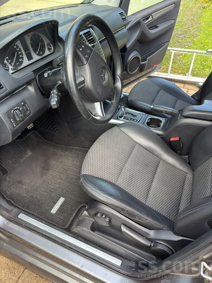 Mercedes-Benz B200 2010 photo 5