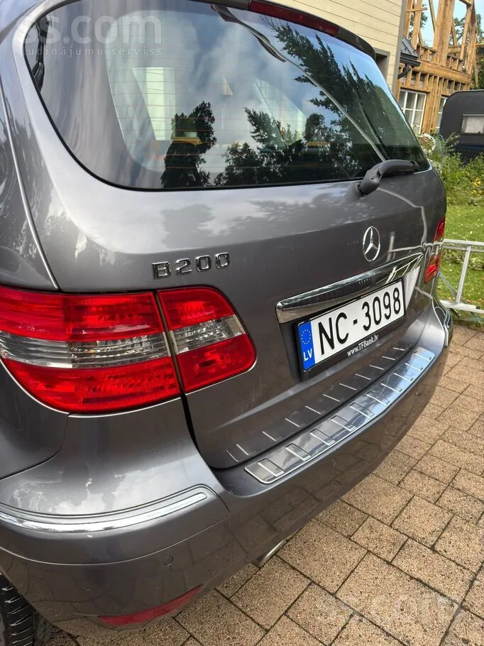 Mercedes-Benz B200 2010 photo 3