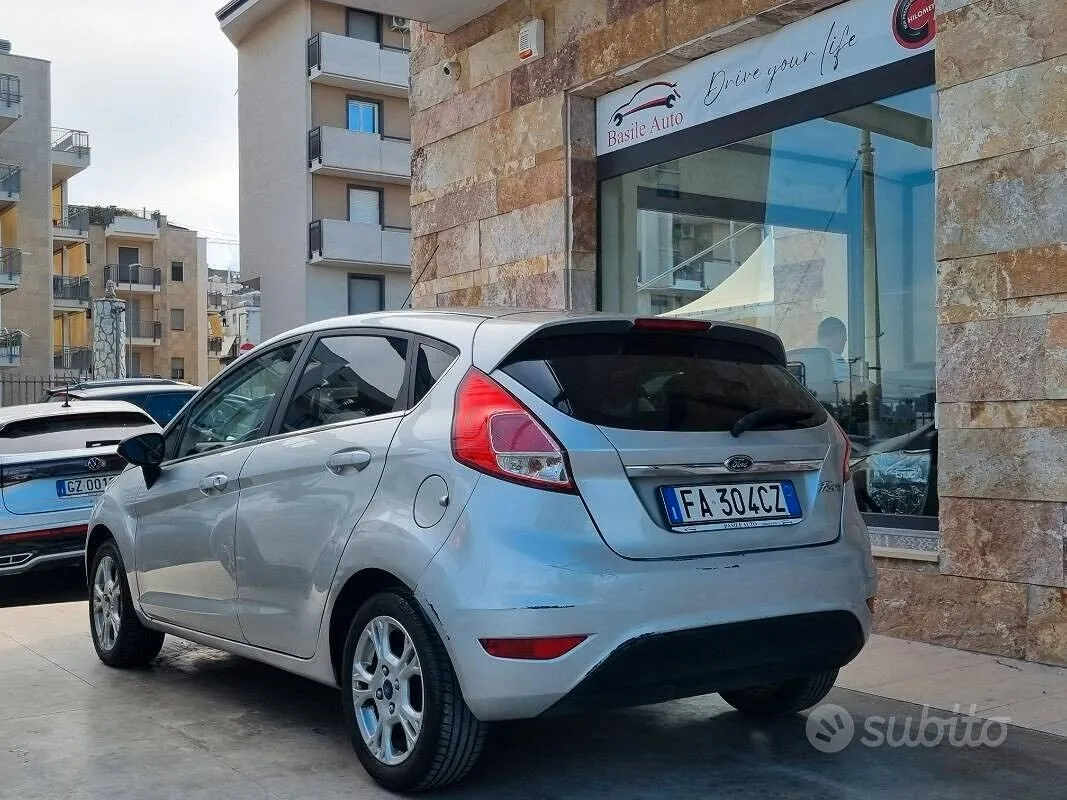Ford Fiesta 2015 photo 2