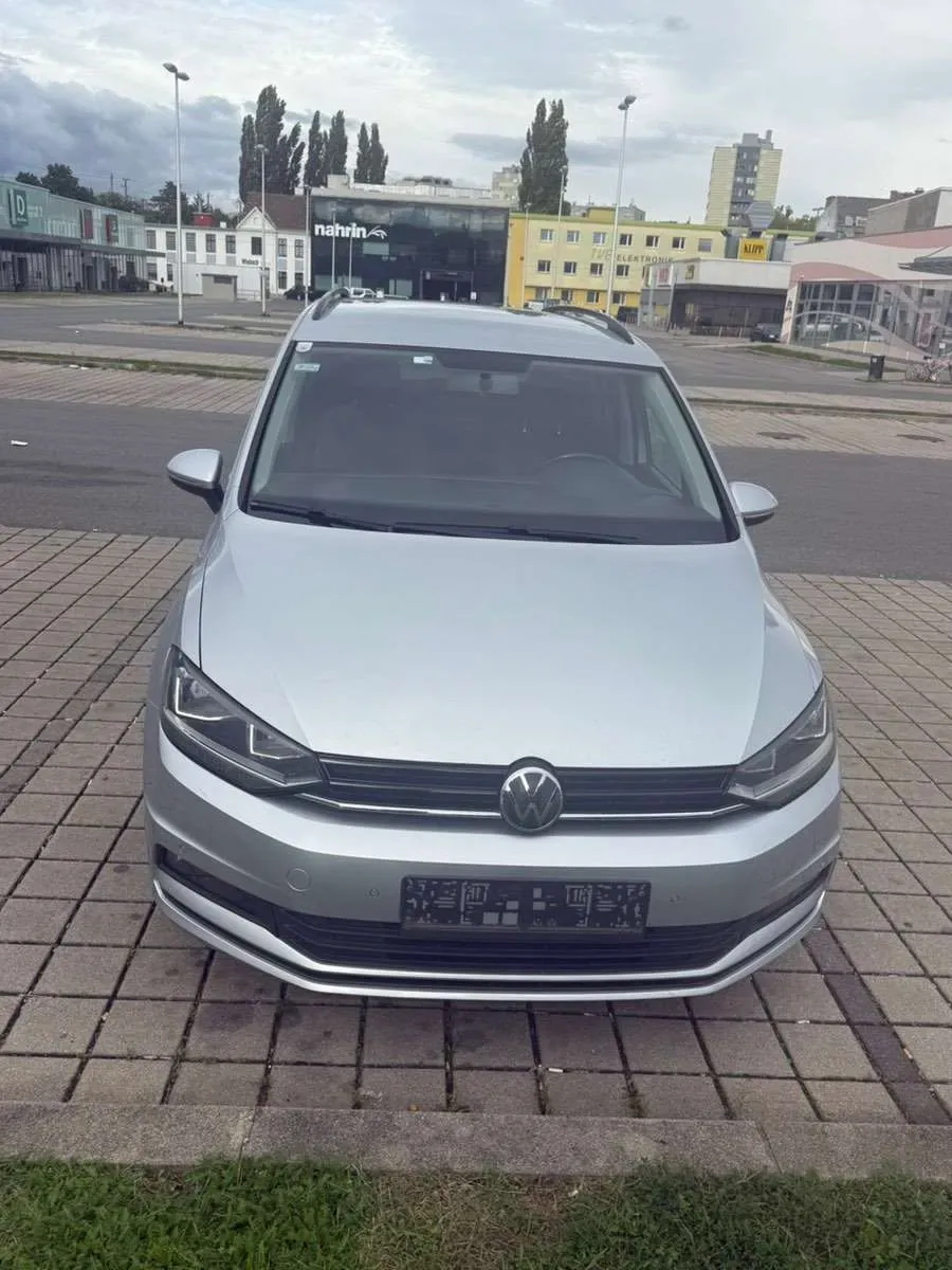 Volkswagen Touran 2018 photo 2
