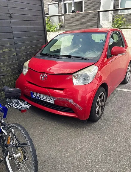 Toyota Iq 2011 photo 2