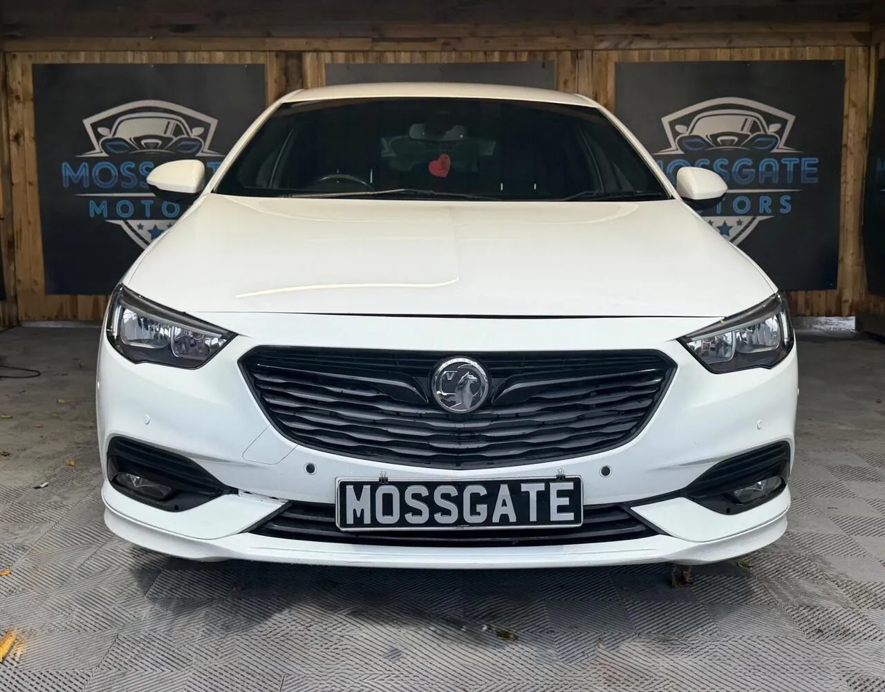 Vauxhall Insignia 2017 photo 2
