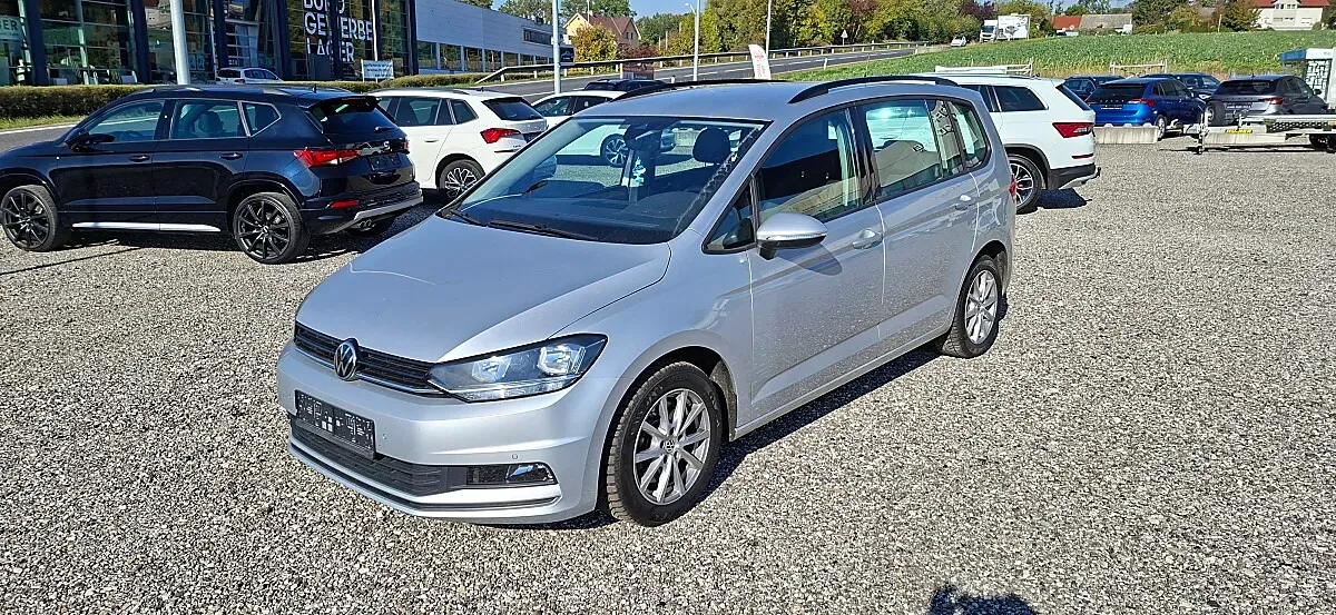 Volkswagen Touran 2023 photo 2