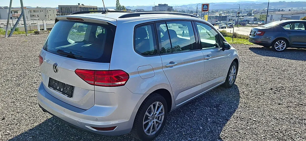 Volkswagen Touran 2023 photo 3