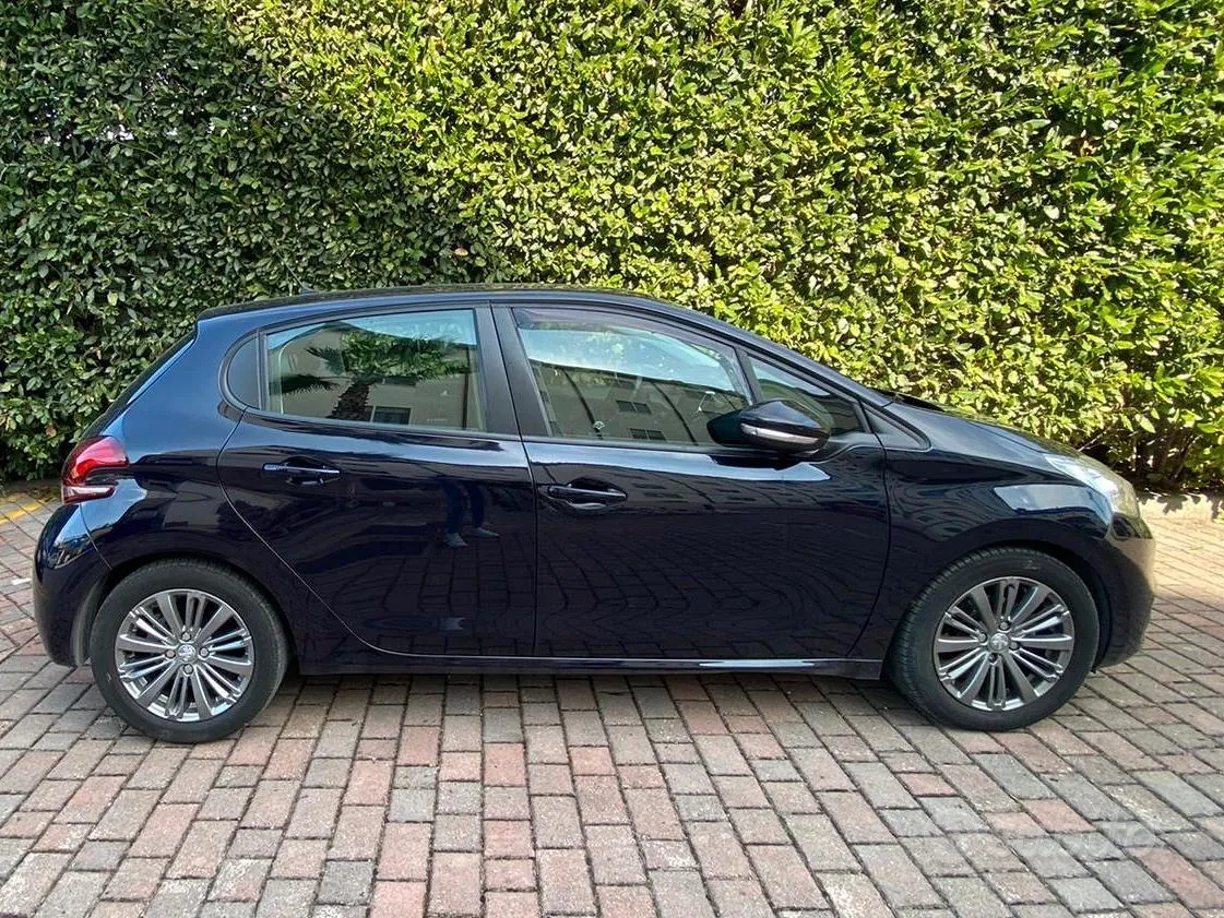 Peugeot 208 2019 photo 3