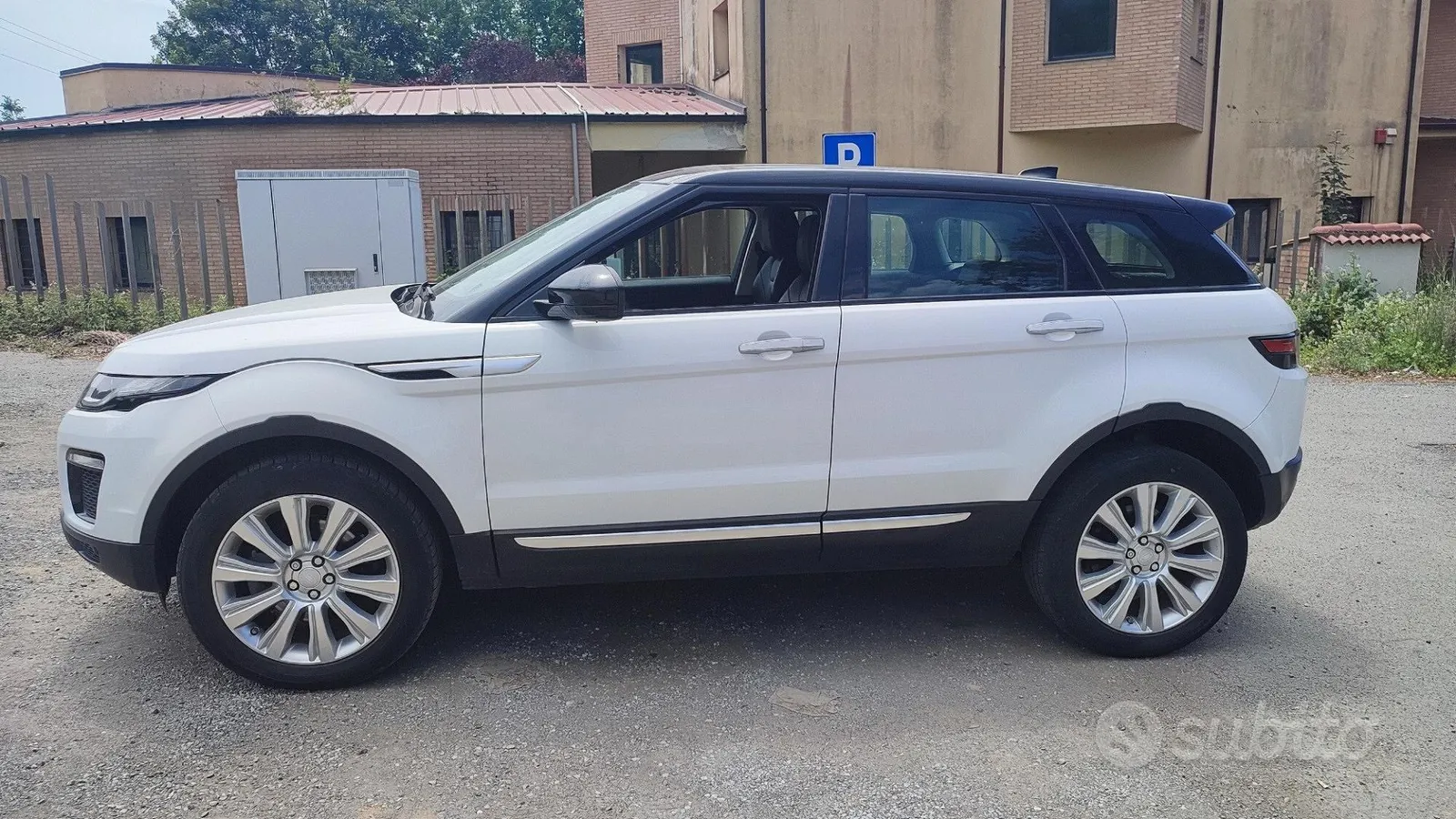 Land Rover Range Rover Evoque 2017 photo 2