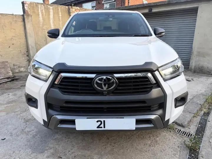 Toyota Hilux 2021 photo 2
