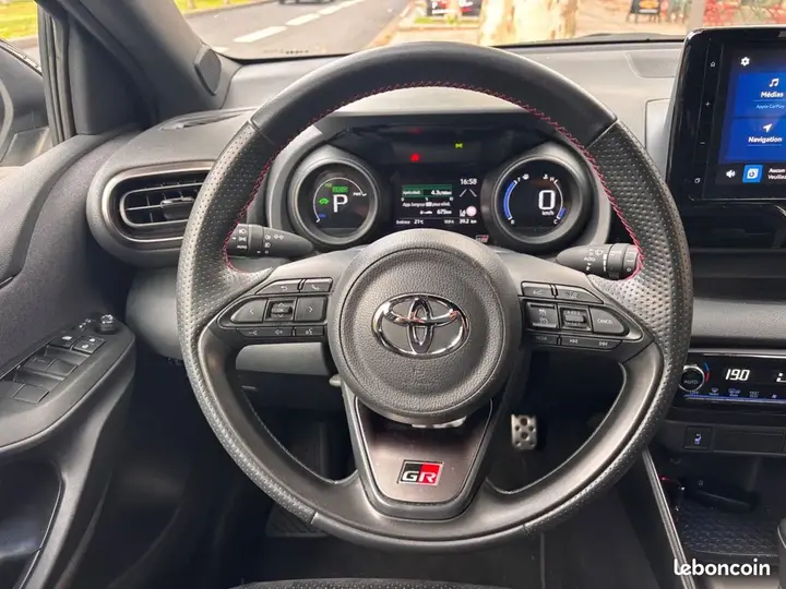 Toyota Yaris 2022 photo 4