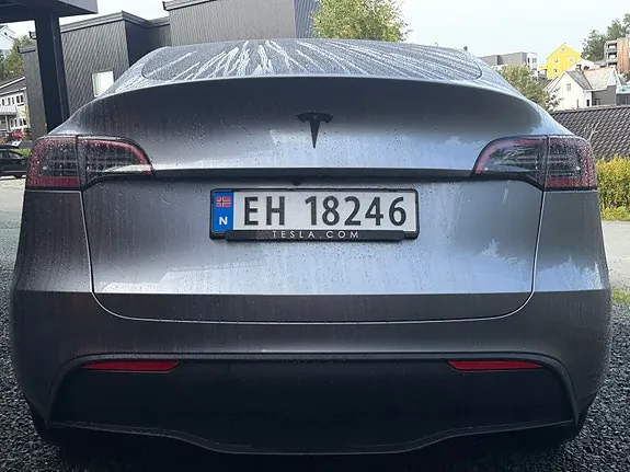 Tesla Model Y 2023 photo 3