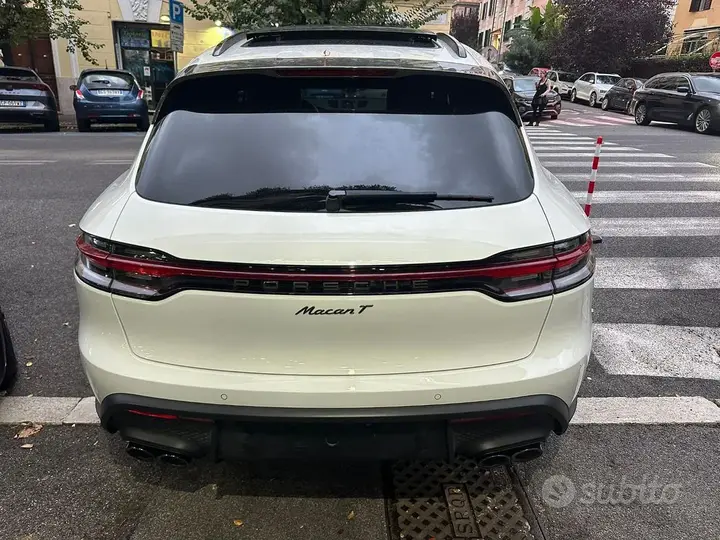 Porsche Macan 2023 photo 2