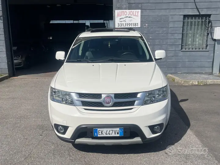 Fiat Freemont 2011 photo 2