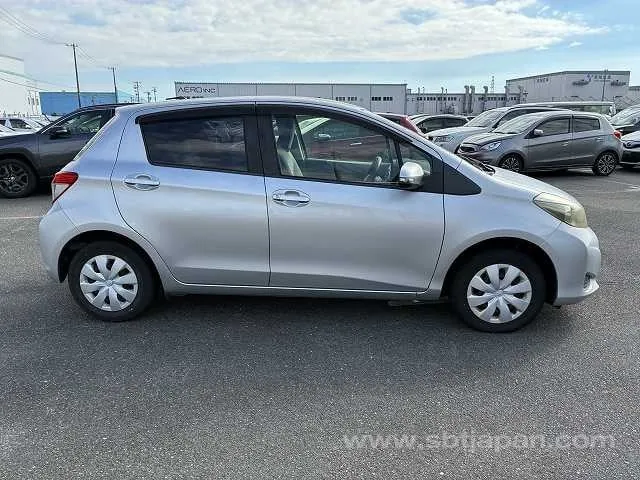 Toyota Yaris 2013 photo 5
